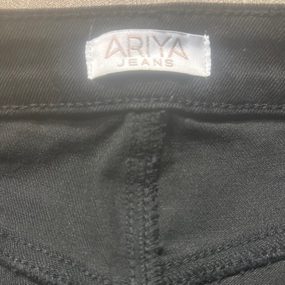 Ariya Black High-Waisted Jean Shorts - Picture 5 of 8